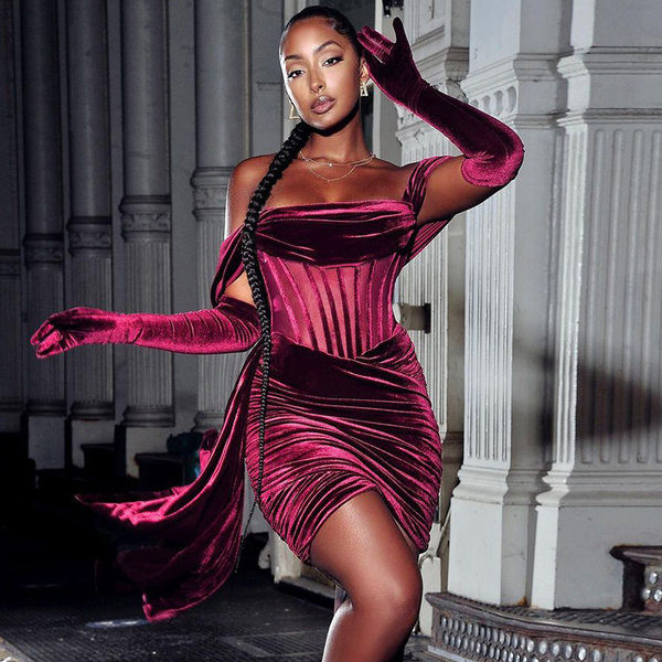 Елегантна къса рокля от кадифе