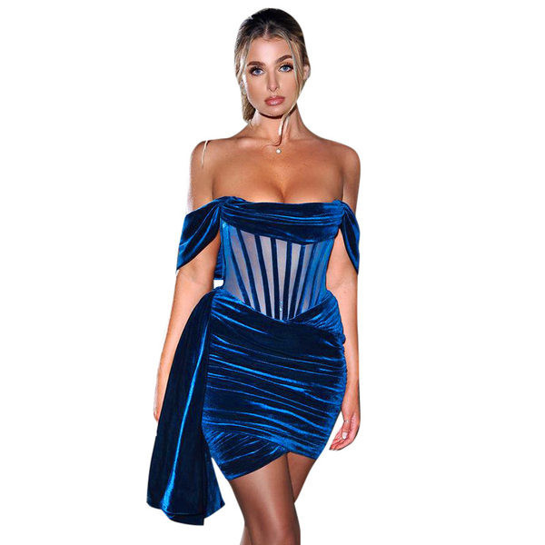 Елегантна къса рокля от кадифе