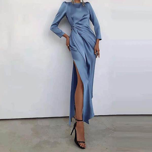 Naiste pikk kleit ümara kaelusega ja lõhikuga