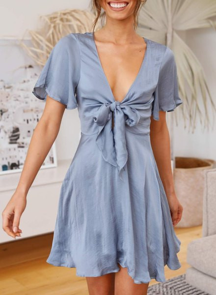 Ежедневна рокля с панделка и къс ръкав