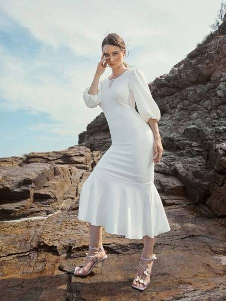 Модерна дамска рокля с 7/8 ръкав - бял цвят