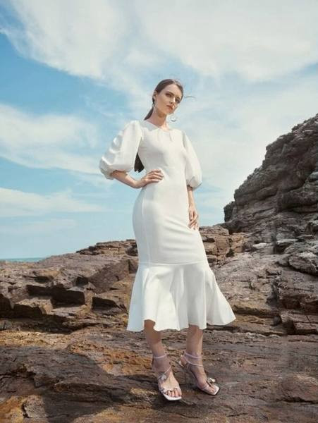 Модерна дамска рокля с 7/8 ръкав - бял цвят