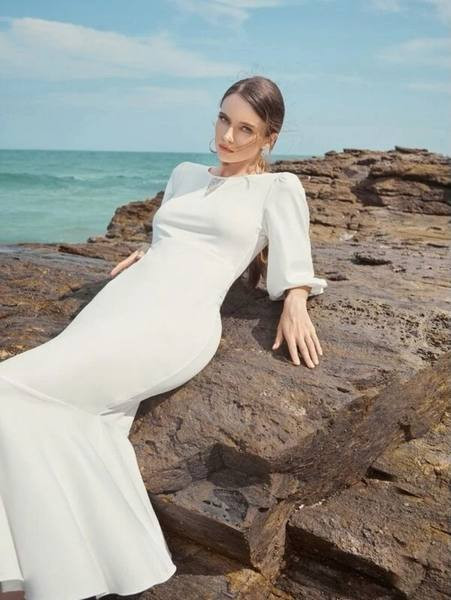 Модерна дамска рокля с 7/8 ръкав - бял цвят