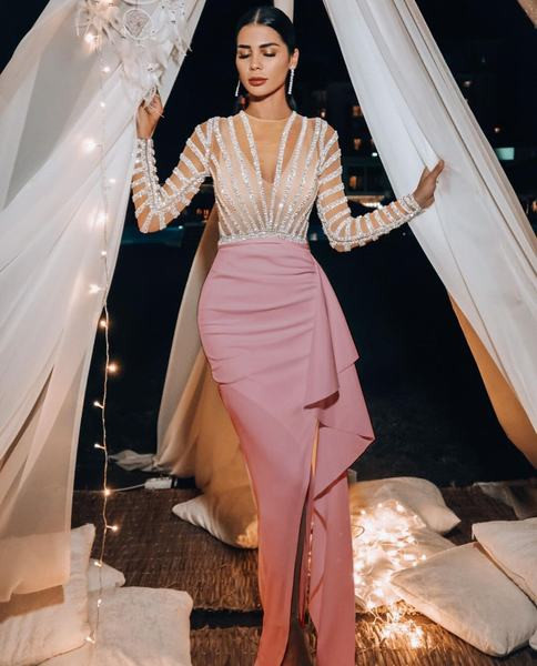 Stiilsed naiste kleidi lokid ja lõhik