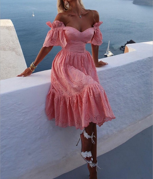 Pitsi ja lokkidega naiste kleit