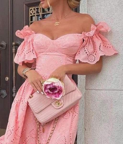 Pitsi ja lokkidega naiste kleit