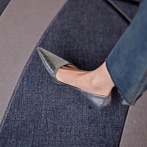 Ženske cipele na špic s petom visine 6,5 cm