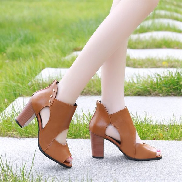 Дамски сандали от еко кожа с дебел ток