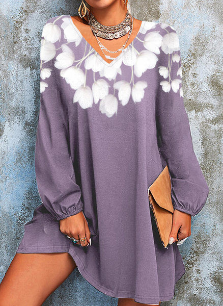 Стилна дамска рокля с шпиц деколте и щампа