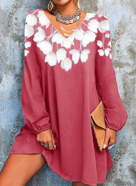 Стилна дамска рокля с шпиц деколте и щампа