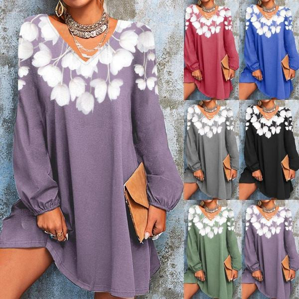 Стилна дамска рокля с шпиц деколте и щампа