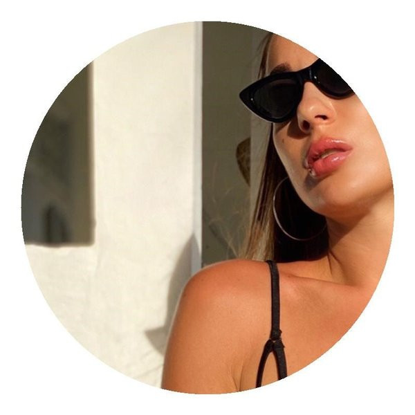 Naiste kaheosaline kolmnurkse ülaosaga ujumistrikoo