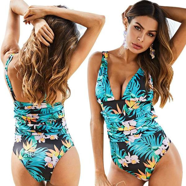 Модерен цял бански с шпиц деколте и флорален десен