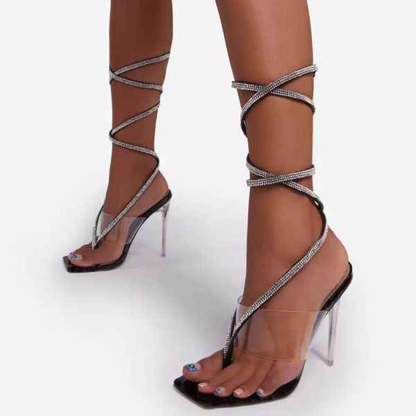 Стилни сандали с камъни и ток 