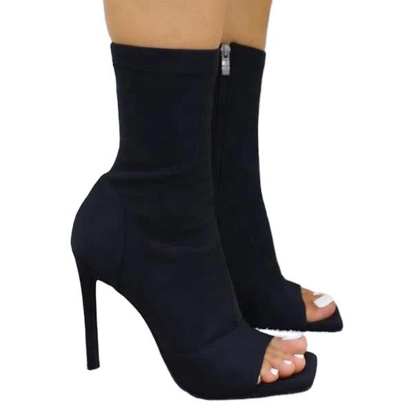 Väljalõigatud osaga ja 11 cm õhukese kontsaga naiste saapad