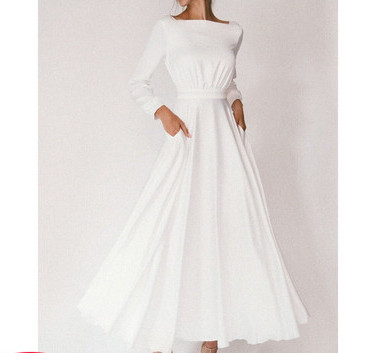 Дамска рокля в бял цвят и дълъг ръкав