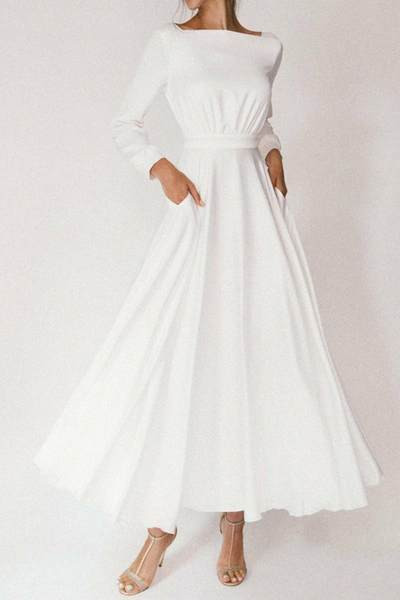 Дамска рокля в бял цвят и дълъг ръкав