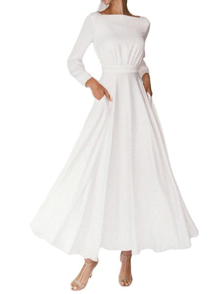 Дамска рокля в бял цвят и дълъг ръкав