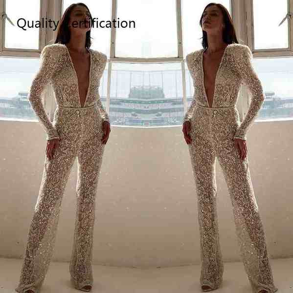 Pikk naiste kombinesoon sügava kaelusega ja pikkade varrukatega