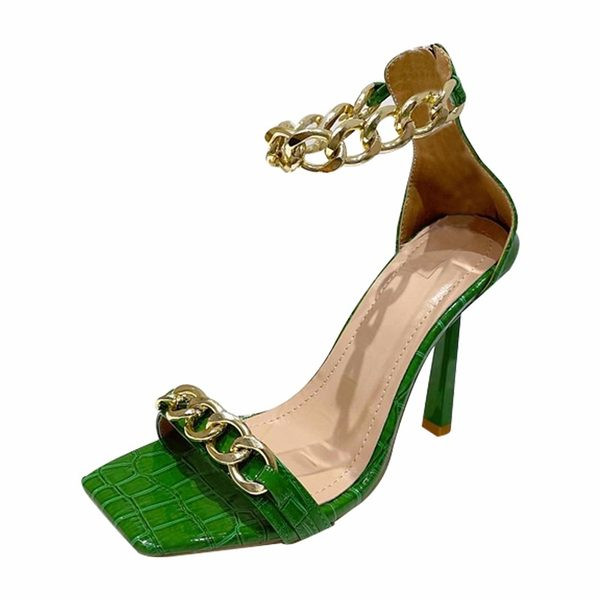 Γυναικεία σανδάλια από απομίμηση δέρματος κροκόδειλου και μεταλλική διακόσμηση