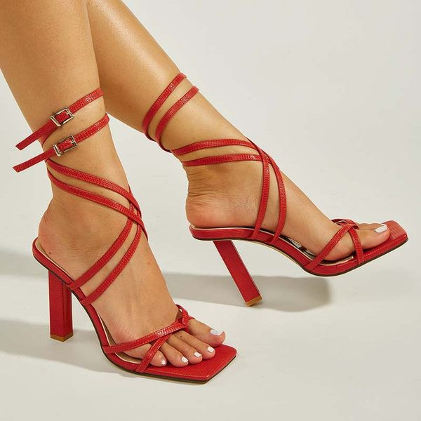 Elegantsed rihmade ja pandlaga naiste sandaalid - punane ja must