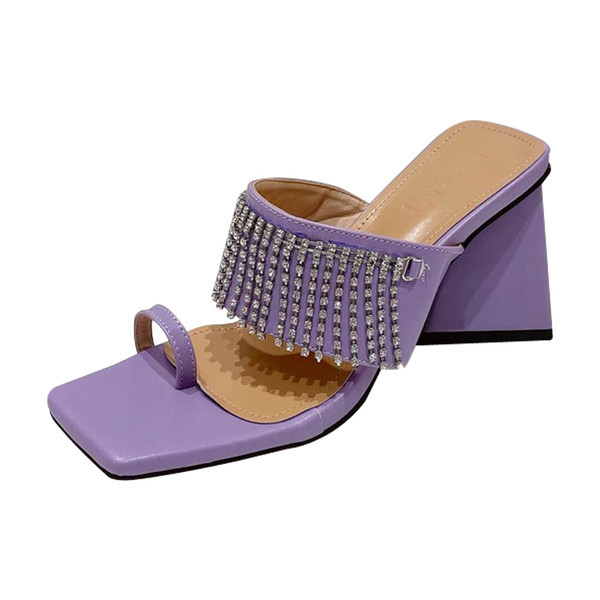 Μοντέρνες γυναικείες παντόφλες διακοσμημένες με πέτρες