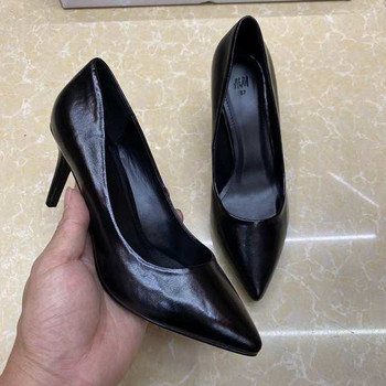 Дамски заострени обувки с тънък ток