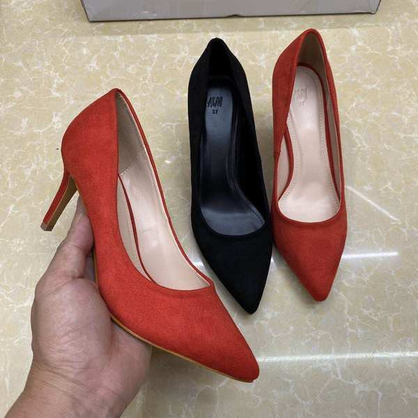 Дамски заострени обувки с тънък ток