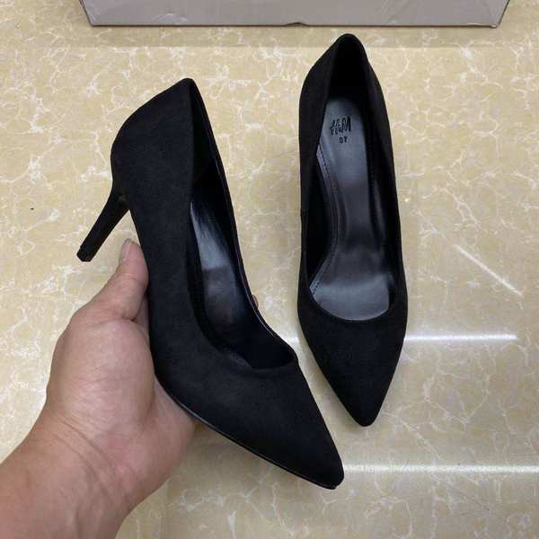 Дамски заострени обувки с тънък ток