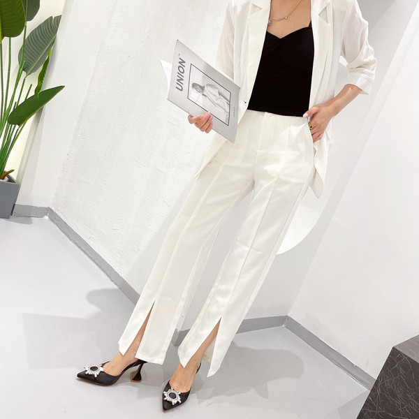 Kividega kaunistatud naiste sandaalid