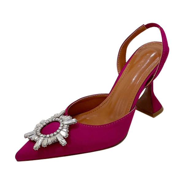 Kividega kaunistatud naiste sandaalid