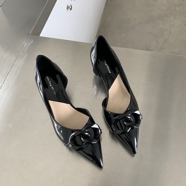 Casual παπούτσια με μεταλλική διακόσμηση