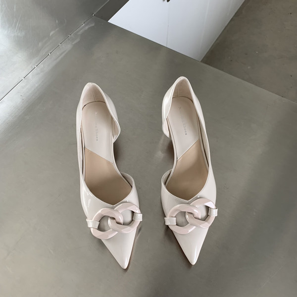 Casual παπούτσια με μεταλλική διακόσμηση