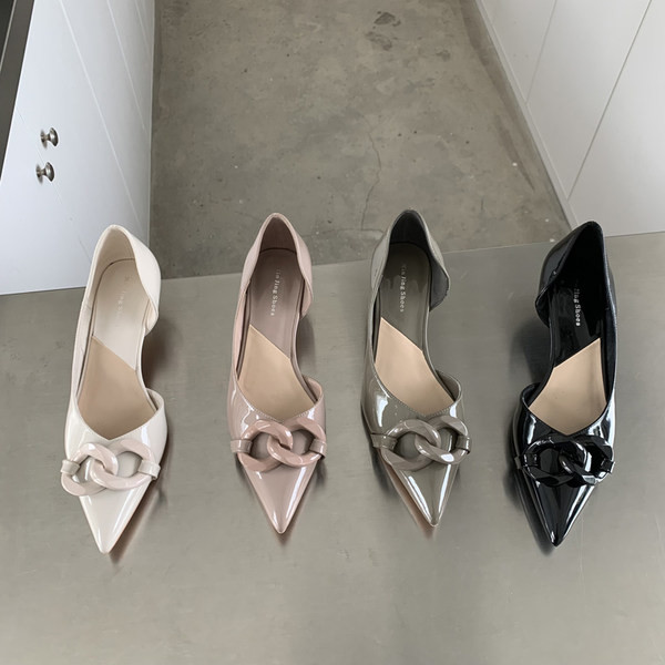 Casual παπούτσια με μεταλλική διακόσμηση