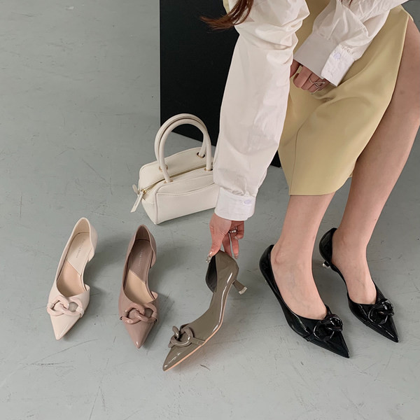 Casual παπούτσια με μεταλλική διακόσμηση