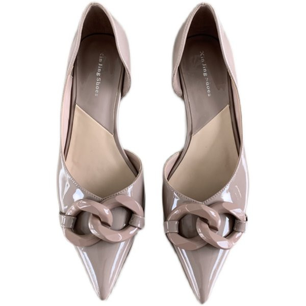 Casual παπούτσια με μεταλλική διακόσμηση