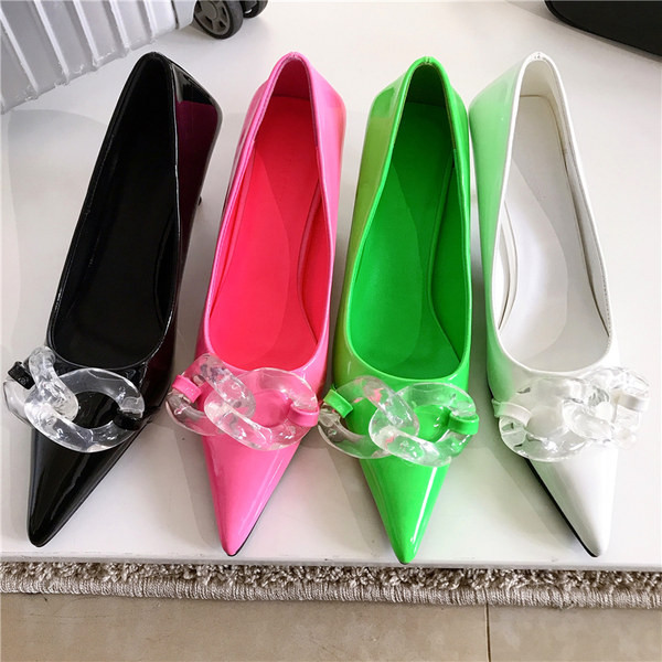 Γυναικεία παπούτσια με τακούνι 6 cm - μυτερό μοντέλο