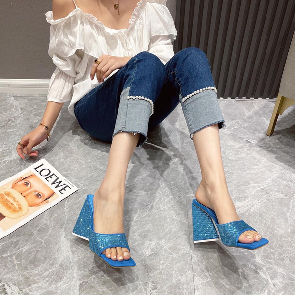 Ženske platform papuče u tri boje sa kamenčićima