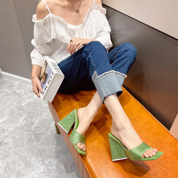 Ženske platform papuče u tri boje sa kamenčićima