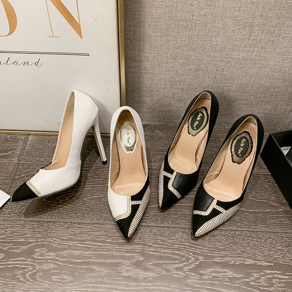 Κομψά γυναικεία παπούτσια με πέτρες και τακούνι ύψους 11,3 cm