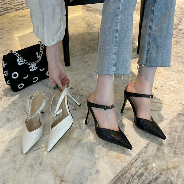 Μυτερό μοντέλο γυναικεία παπούτσια  από οικολογικό δέρμα με τακούνι 8 cm