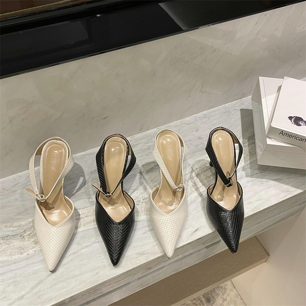 Μυτερό μοντέλο γυναικεία παπούτσια  από οικολογικό δέρμα με τακούνι 8 cm