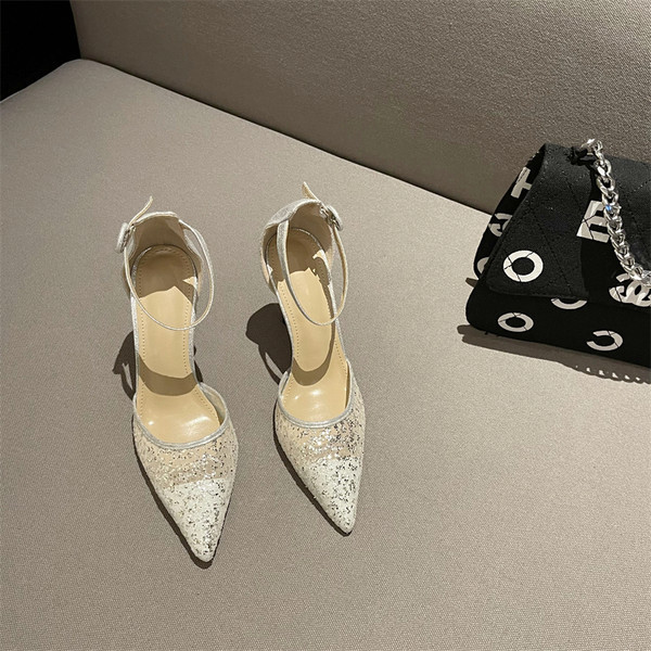 Női hegyes szandál 10,8 cm magas sarkú flitterrel