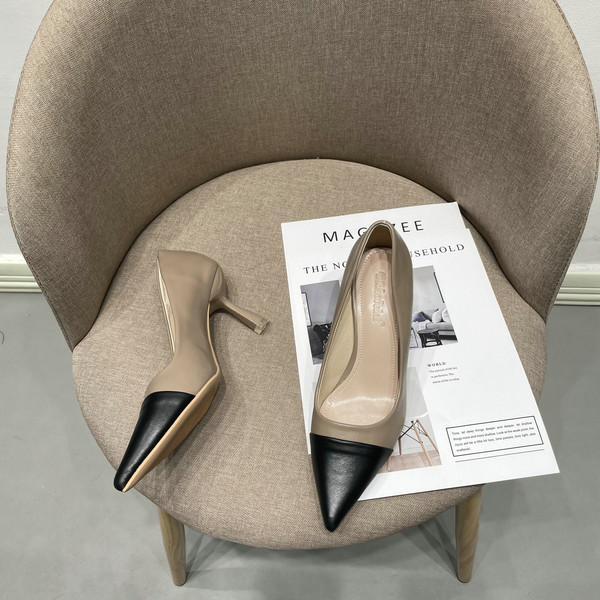 Modern cipő vékony sarkú hegyes modell nők számára