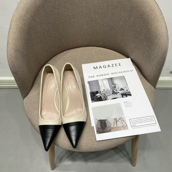 Modern cipő vékony sarkú hegyes modell nők számára