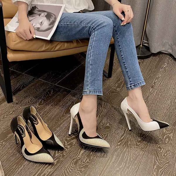 Hegyes sarkú cipő - két színben