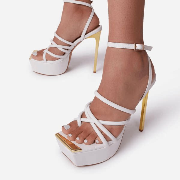 Női magas szandál platformmal és magassarkúval