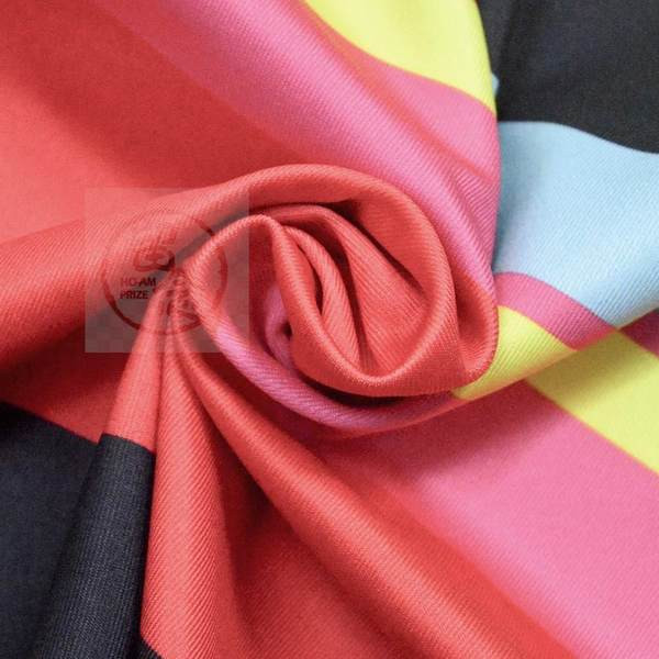 Női csíkos ruha - nagy méretek