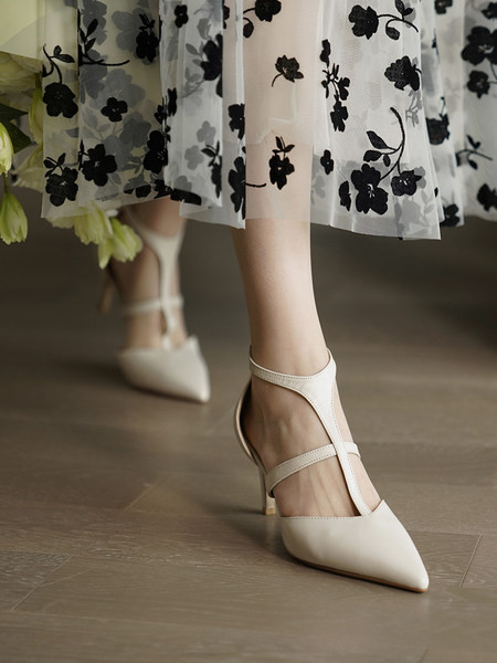 Női bőr sarkú cipő három színben