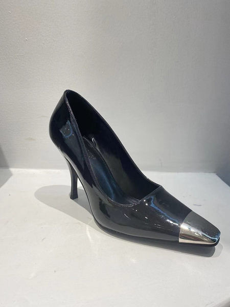 Γυναικεία λουστρίνι παπούτσια μυτερό μοντέλο